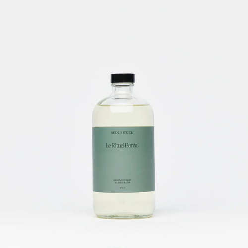 Flacon de bain moussant Rituel Boréal de Selv Rituel, présenté sur fond blanc. Une formule qui rappel une promenade en forêt, pour un moment de détente luxueux dans un bain moussant délicatement parfumé.