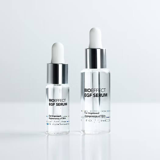 Presentation des deux formats disponibles du serum EGF Bioeffect, 15ml et 30ml, pour une routine adaptee a tous les besoins.