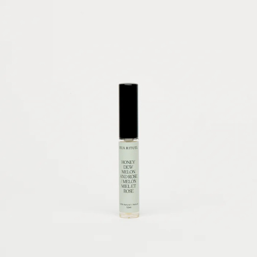 Flacon de l'huile a levres Melon Miel et Rose de Selv Rituel, au design epure, sur fond blanc.