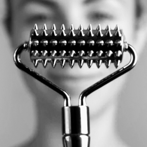 Outil Ridoki de Phyt’s vu de face, conçu pour stimuler les zones réflexes du visage et réactiver la microcirculation de manière naturelle.