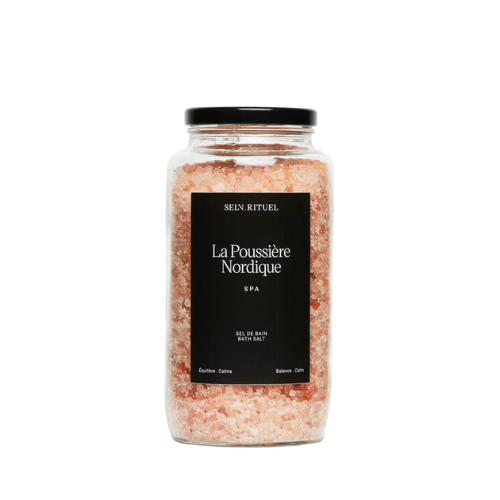 Pot de sel de bain Poussière Nordique enrichi en sels de l’Himalaya et huiles essentielles pour un bain apaisant et équilibrant.