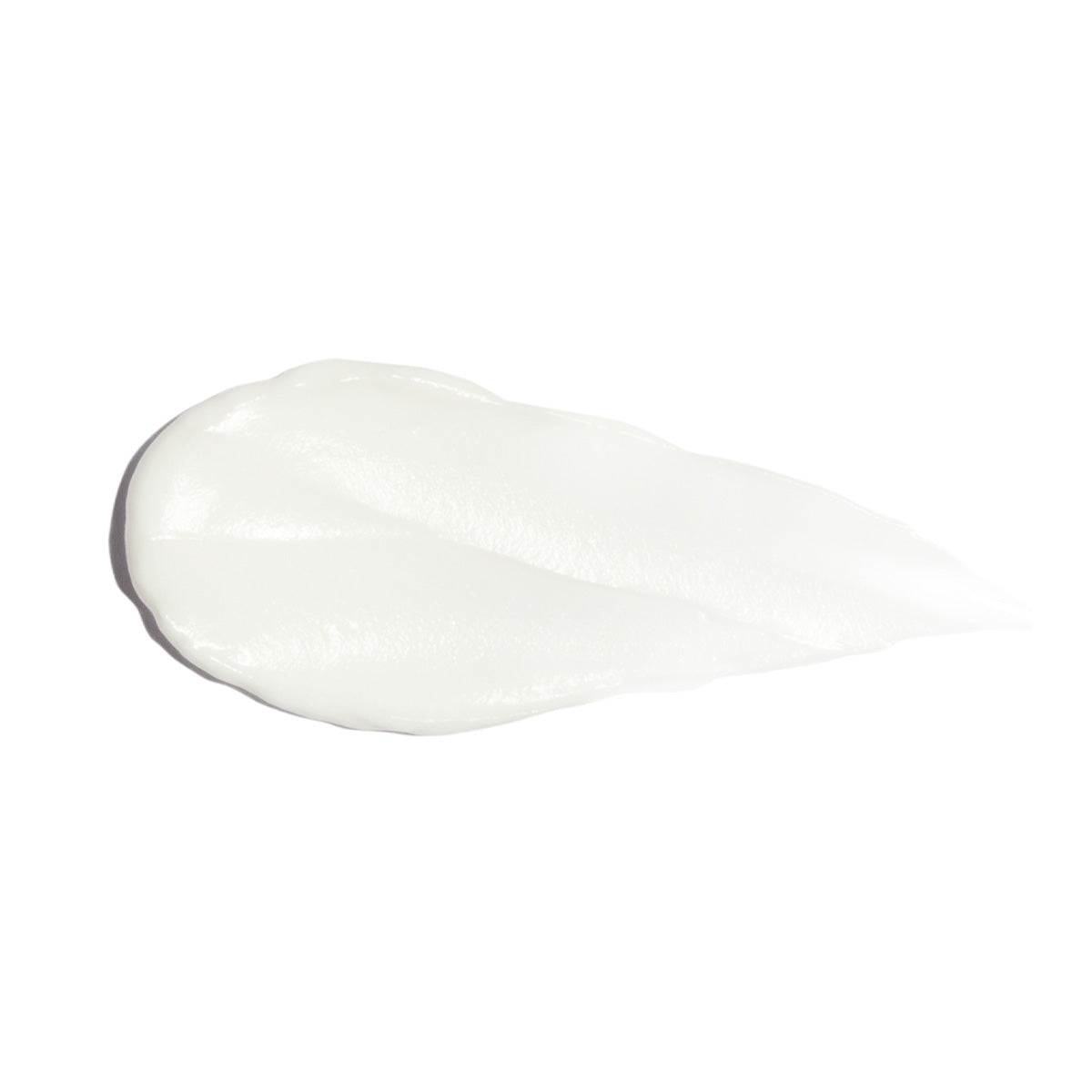 Application d’un sérum anti-âge à la texture crèmeuse soyeuse, formulé pour lisser les rides, raffermir la peau et améliorer visiblement l’élasticité cutanée.