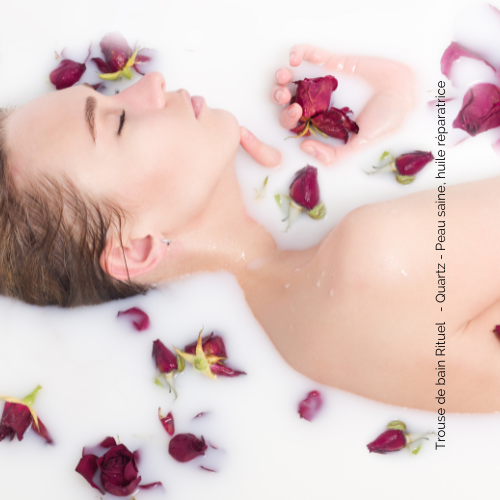 Trousse Rituel Quartz enrichie en pétales de rose et sels de bain, parfaite pour revitaliser la peau et retrouver une sensation de bien-être.