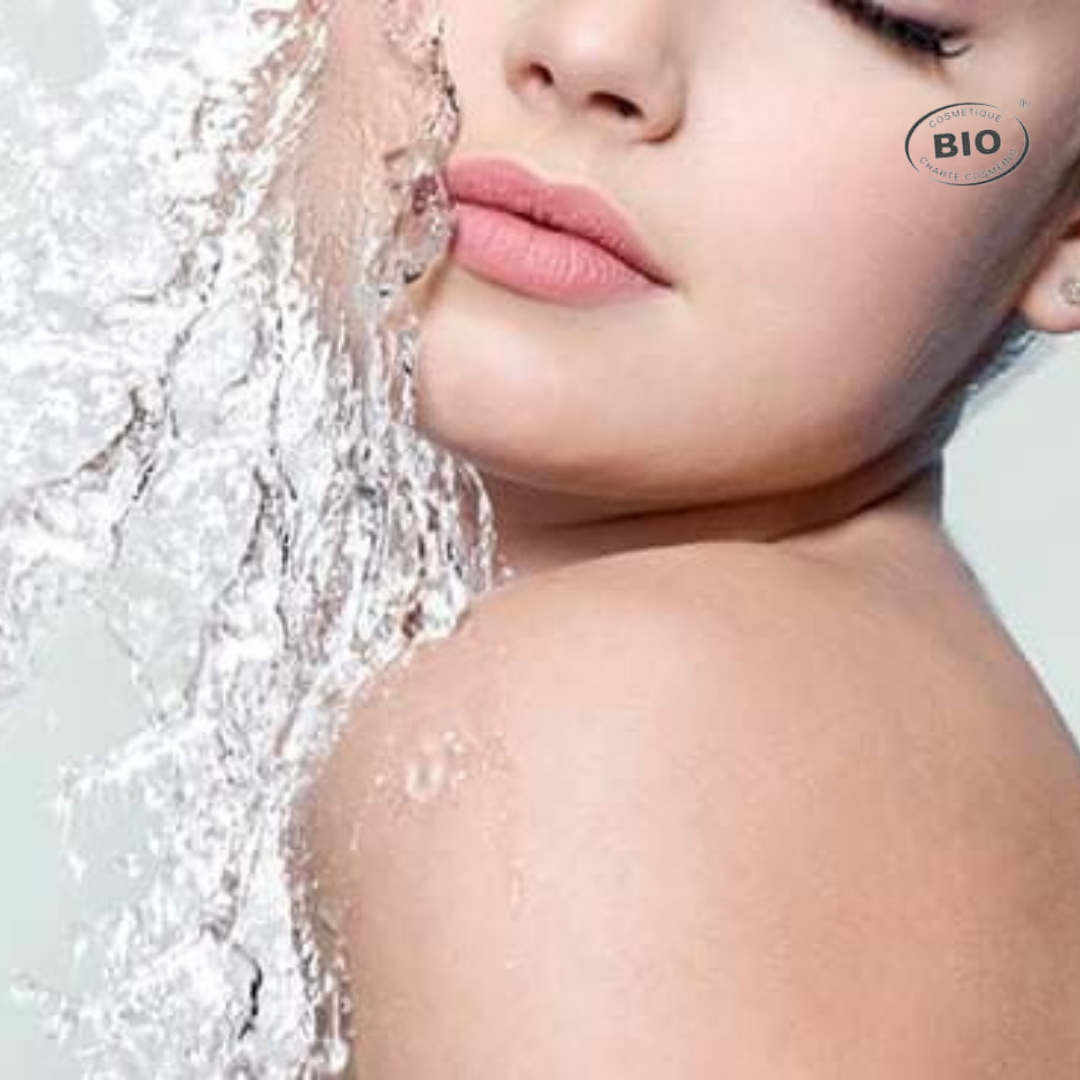 Un rituel hydratant bio qui rafraîchit et revitalise la peau, pour une sensation immédiate de confort et de pureté au naturel.