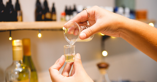 Création d'un parfum naturel et délicat pour Marée Chandelles, conçu pour sublimer les intérieurs avec des bruines, des chandelles et des cubes de cire.