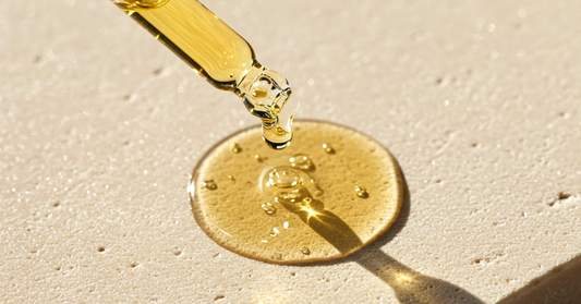 Huiles, extraits et sérums : comment choisir le bon soin pour ta peau