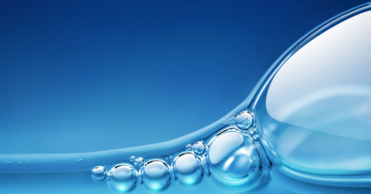 Bule d'oxygéne dans de l'eau témoignant du soin d'oxygénatioin hyperbare et hydratation de la peau