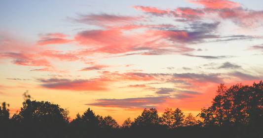 Couché de soleil magnifique, qui représente le vieillissement de la peau tout en douceur et en beauté