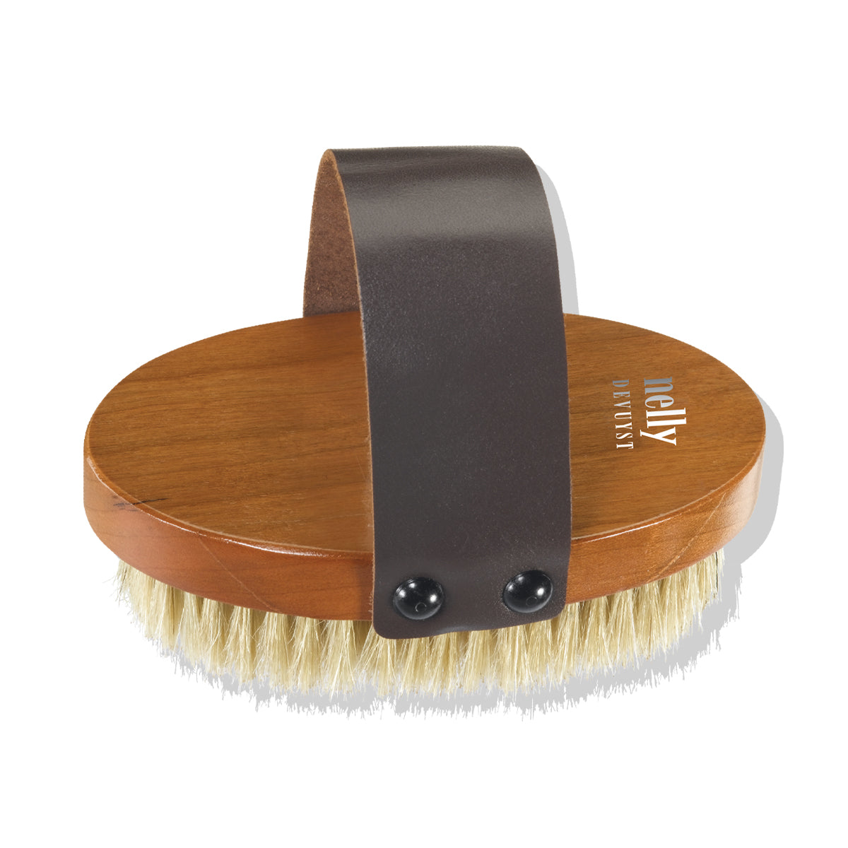 Brosse pour le corps Nelly Devuyst à poils de sanglier naturels et monture en bois, bande de cuir ergonomique, pour exfoliation et réduction de la cellulite.