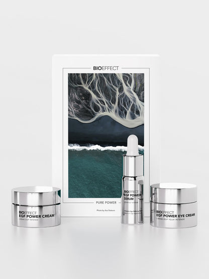 Coffret Bioeffect Pure Power regroupant sérum EGF, crème visage et contour des yeux, conçu pour raffermir la peau, lisser les rides et raviver l’éclat du teint.