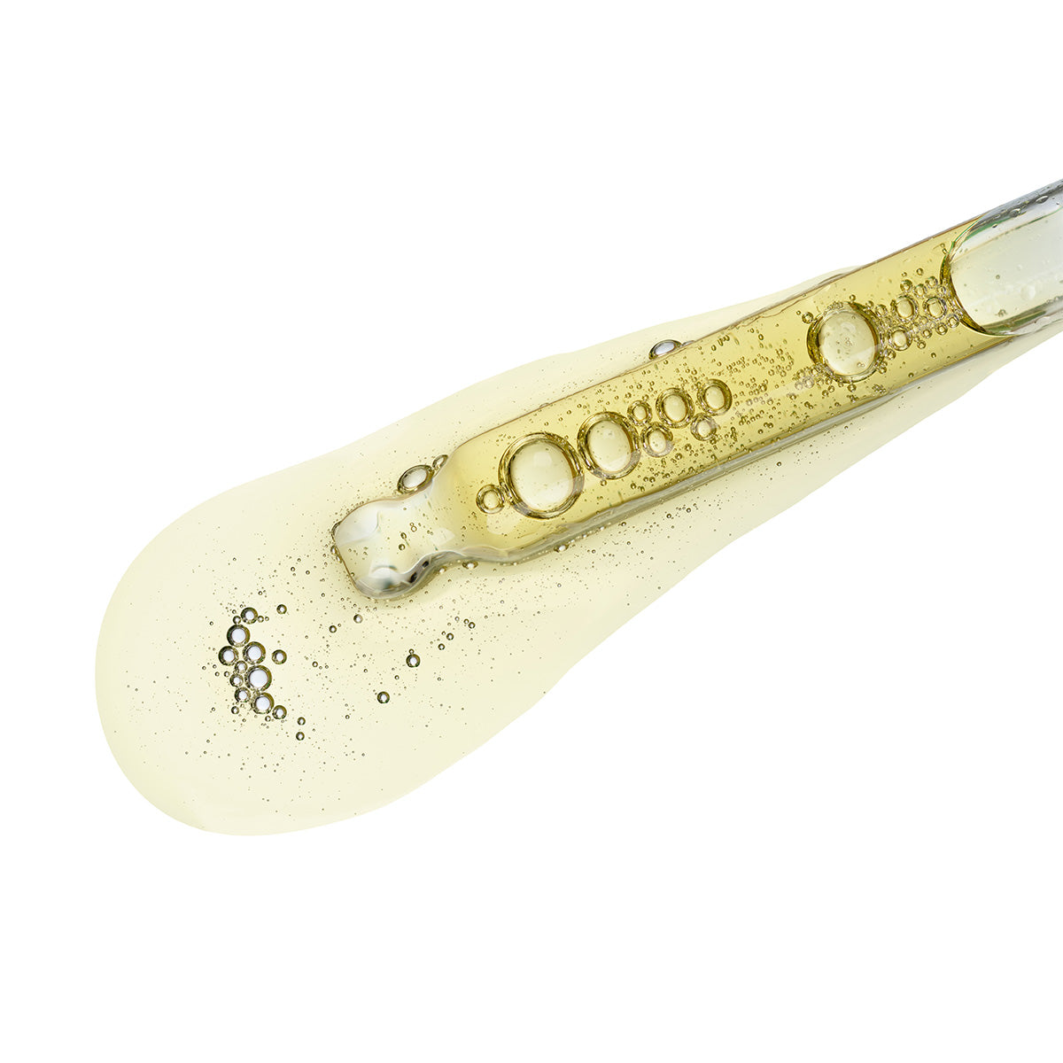 Texture huileuse de l’Extrait Purifiant PURE de Nelly DeVuyst, un soin purifiant concentré qui régule le sébum et aide à réduire les imperfections.