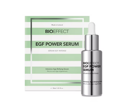 Flacon de 30 ml du sérum EGF Power BIOEFFECT sur fond blanc, idéal pour une routine prolongée de soins régénérants ciblant les rides et la fermeté.