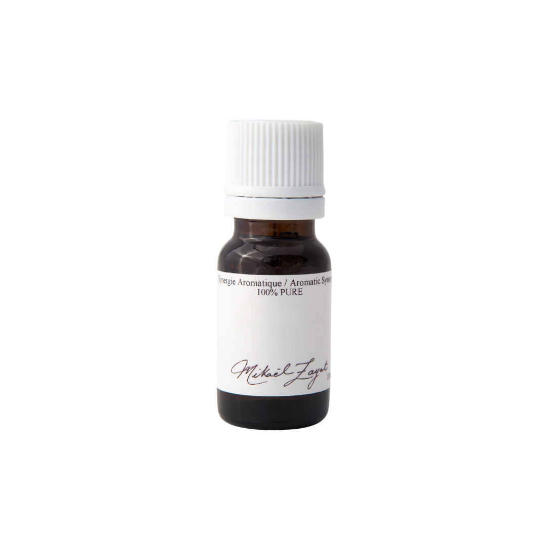 Un flacon de 11ml d'huile essentielle pure, un concentré d'arômes naturels pour vos rituels de bien-être et vos soins quotidiens.