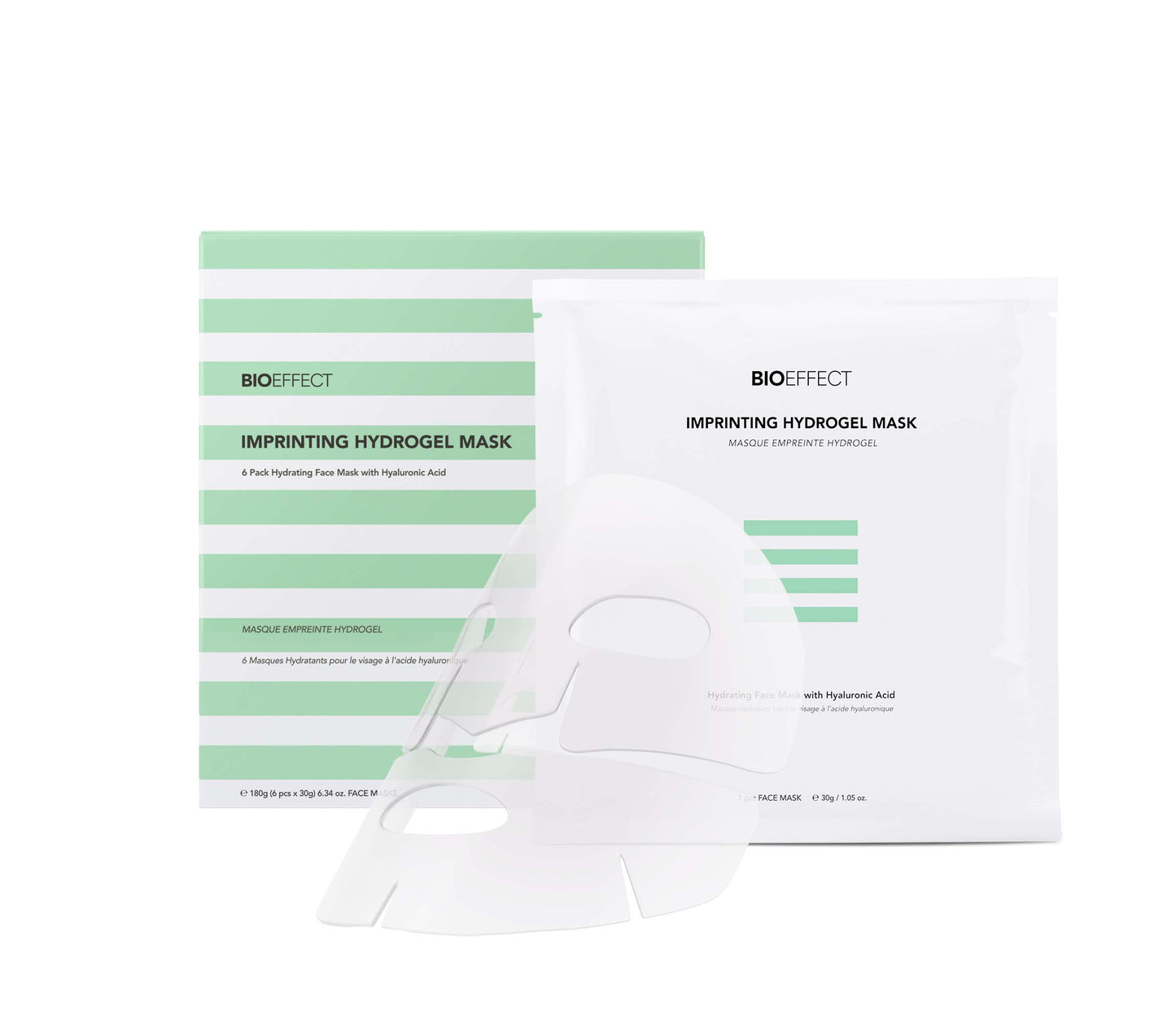 Un masque en hydrogel transparent pour le visage présenté devant son emballage individuel Bioeffect Imprinting Hydrogel Mask, à côté de la boîte rayée verte de la marque.