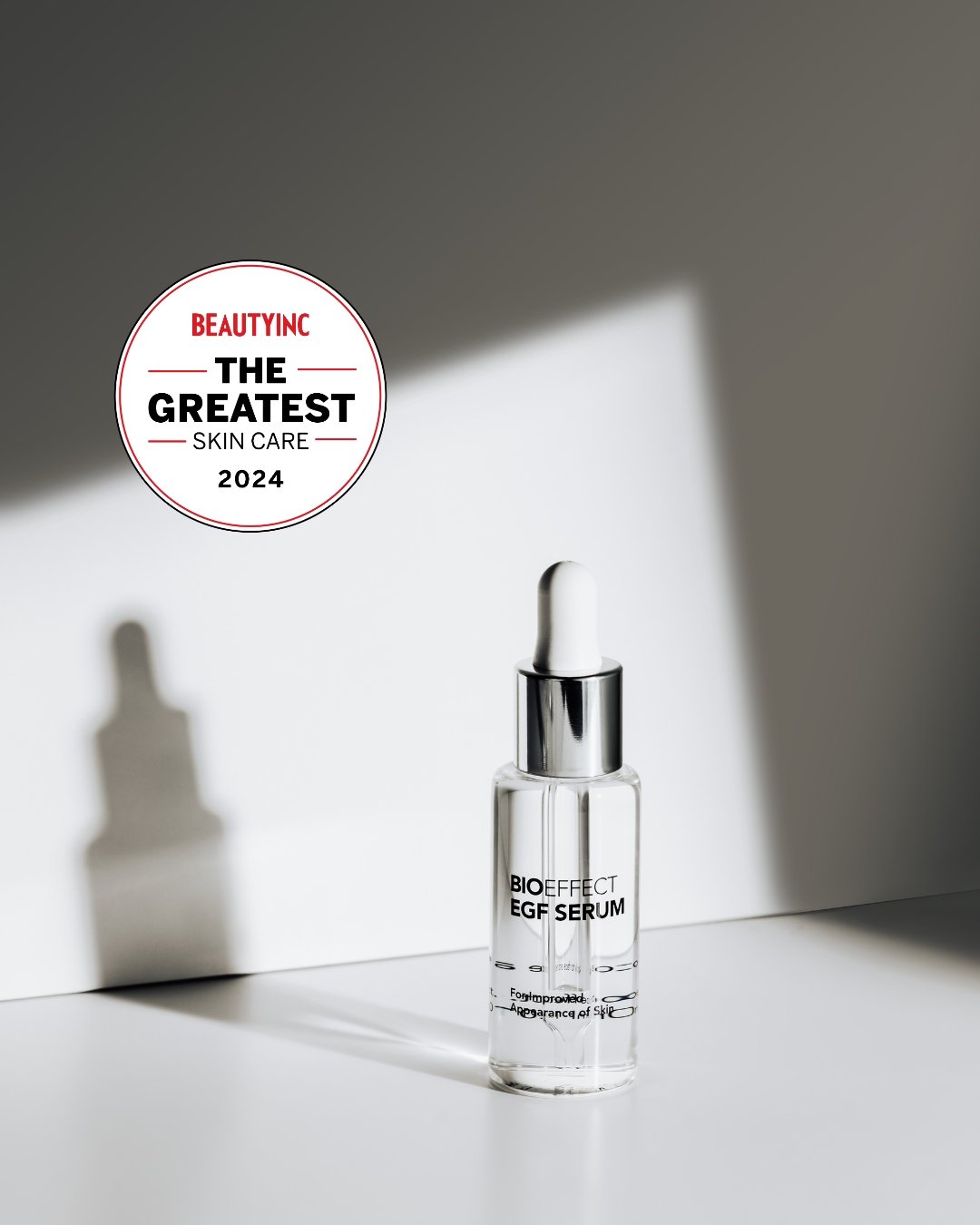 Sérum EGF de BIOEFFECT récompensé en 2024. Une formule iconique plébiscitée pour ses résultats visibles sur l’élasticité et l’éclat de la peau.
