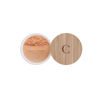 Boîtier en bois naturel de la Poudre Minérale Beige orangé 25 Fond de Teint Couleur Caramel, une formule bio et soyeuse à base de pigments naturels pour un fini éclatant.