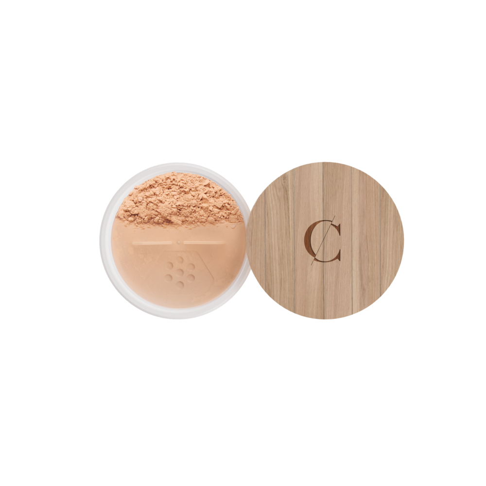 Poudre Minérale Fond de Teint Couleur Caramel teinte beige clair, idéale pour les peaux claires, au fini naturel et lumineux dans boitier revente.