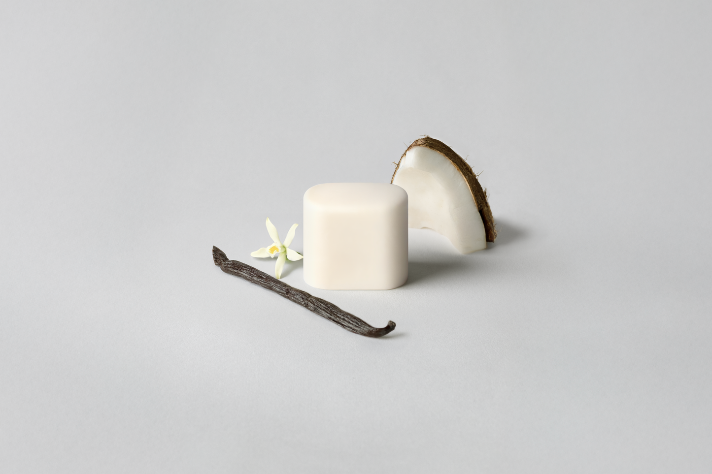 Bloc de déodorant rechargeable Kiima Vanilla Bliss, formulé pour neutraliser les odeurs durablement tout en respectant la peau grâce à une formule naturelle et délicatement parfumée.