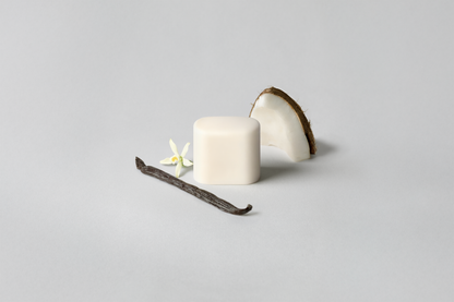 Bloc de déodorant rechargeable Kiima Vanilla Bliss, formulé pour neutraliser les odeurs durablement tout en respectant la peau grâce à une formule naturelle et délicatement parfumée.