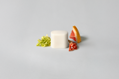 Bloc de déodorant rechargeable Kiima Verve, formulé pour neutraliser les odeurs durablement tout en respectant l’équilibre naturel de la peau.