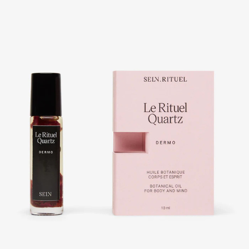 Flacon d'huile botanique Rituel Quartz aux pétales de rose, accompagné de son coffret raffiné rose pâle, conçu pour une application ciblée et un rituel apaisant.