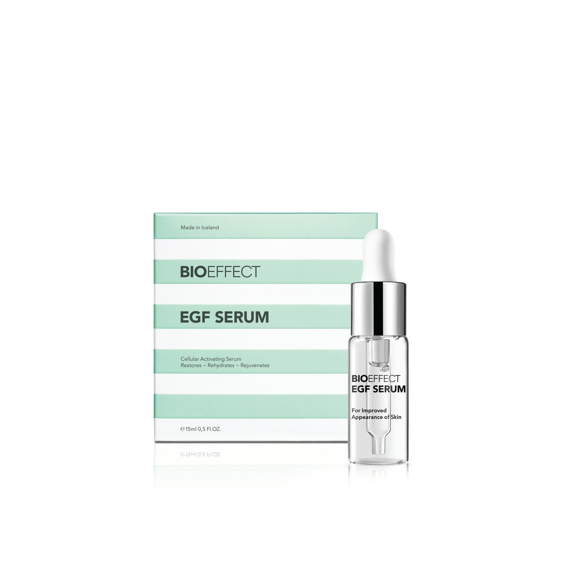 Présentation élégante du sérum EGF de BIOEFFECT avec sa boîte rayée iconique. Un soin à l’EGF d’orge pour rajeunir et repulper la peau.