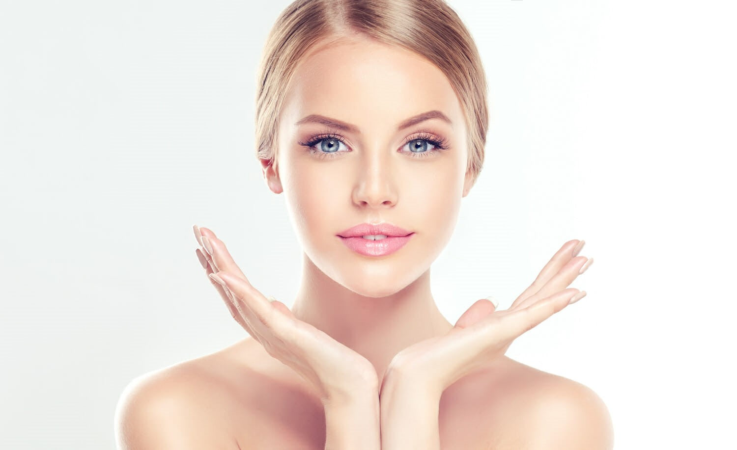 Peau lumineuse et éclatante sublimée par les soins bio et naturels Phyt’s qui unifient, hydratent et protègent tout en respectant l’équilibre cutané.