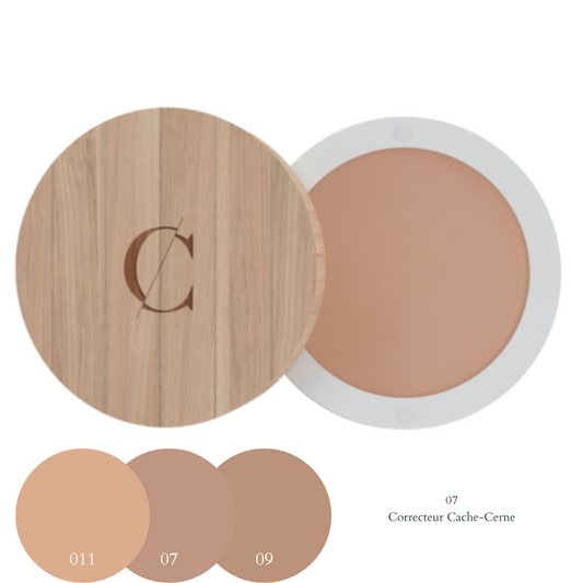 Avec sa nuance naturelle, le correcteur bio Couleur Caramel 07 atténue les signes de fatigue et redonne de la fraîcheur au visage.