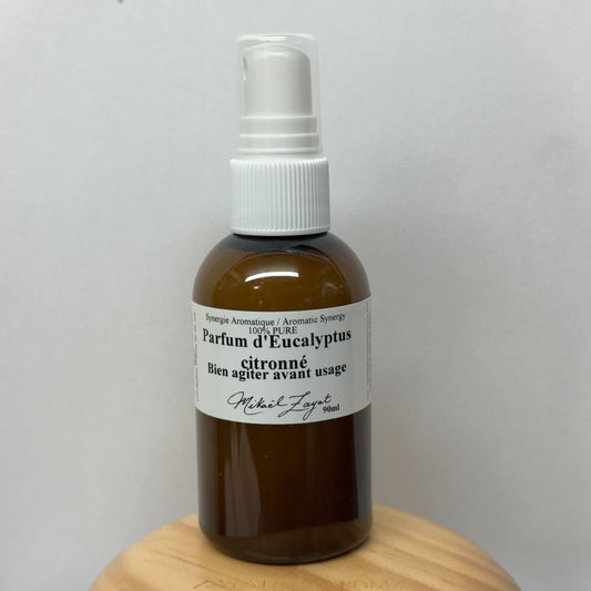 Flacon brun de spray naturel aux huiles essentielles, idéal pour une protection douce et efficace contre les tiques